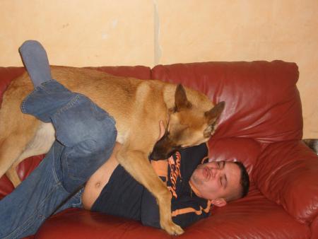 ca c est notre super copain avec son chien